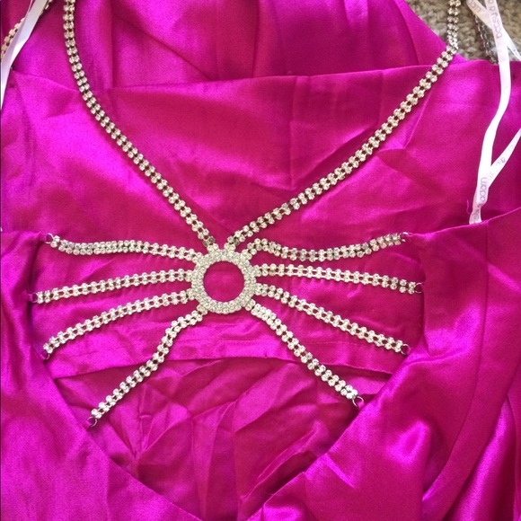 Beautiful open back/spider net crystal accent gown dress - Picture 6 of 9